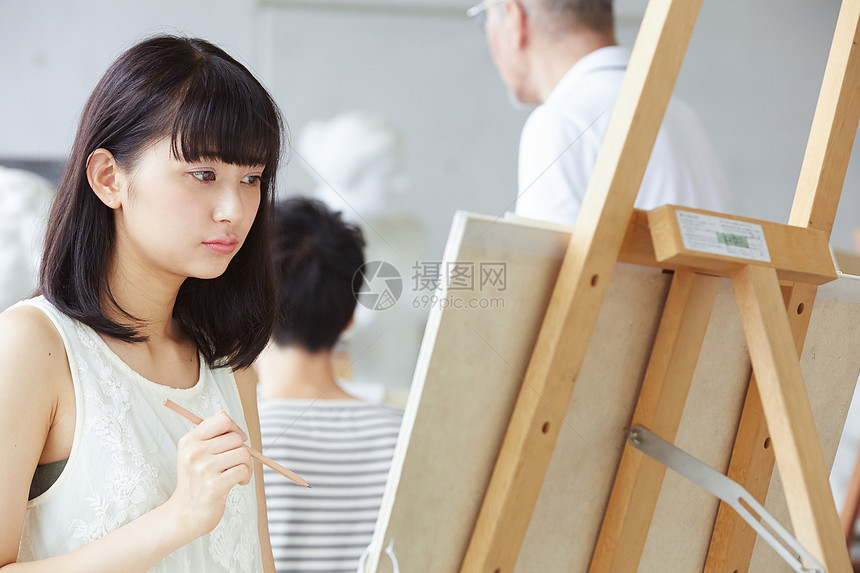 美女人类年轻人画一张照片的妇女图片