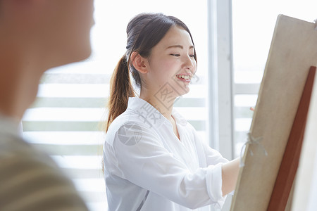 笑容女笑脸画一张照片的妇女图片