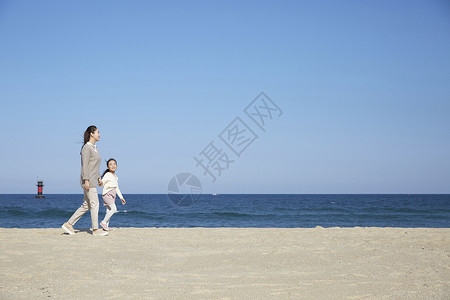 风风景超时母亲女儿旅行海洋图片