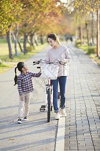 篮子运动康复妈妈女儿公园自行车图片