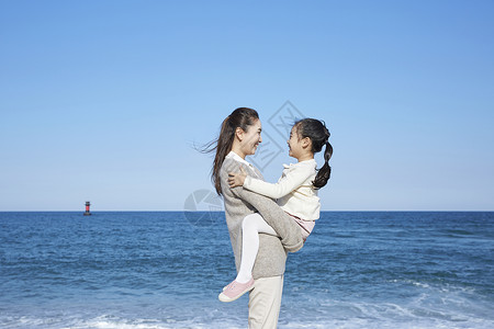 文科硕士韩国笑母亲女儿旅行海洋图片