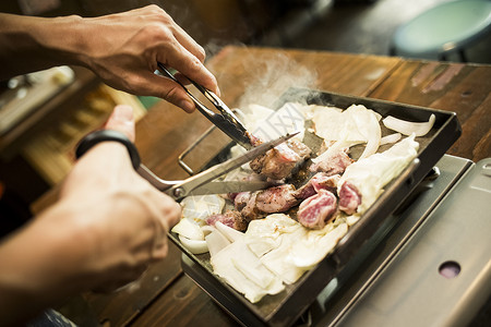 芳香的甜蜜轻便电炉韩国料理烤肉背景图片