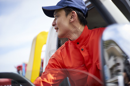 道路救援服务人员图片