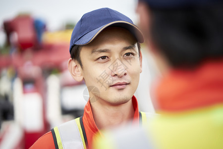 道路救援服务人员图片