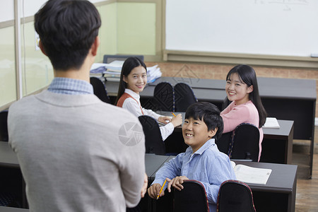 30岁毒蛇坐学校老师学生图片