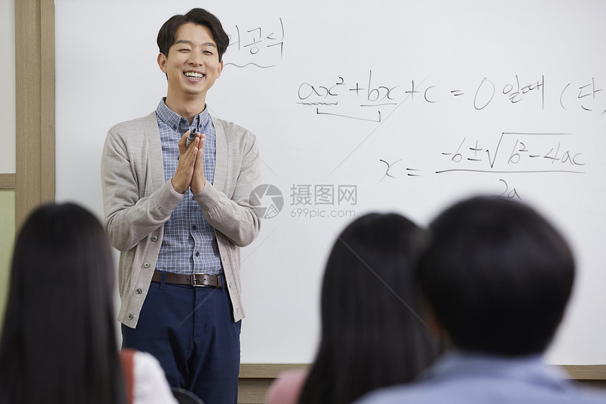 韩国毒蛇选择聚焦学校老师学生图片