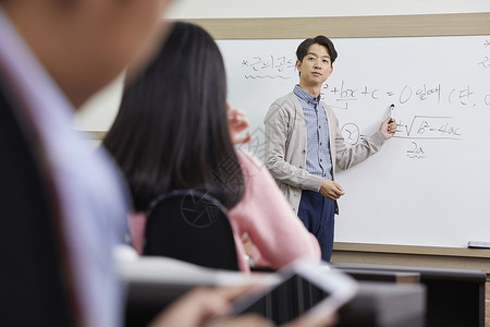 尖头河流解释学校老师学生手机图片