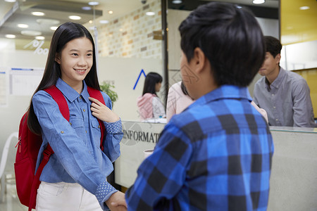 中学书包女生学校朋友学生图片