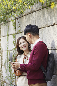 年轻人背包负责人情人情侣约会音乐图片