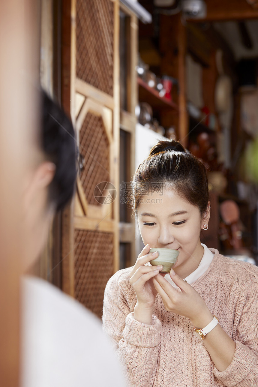 评价咖啡馆年轻女子情人情侣约会茶室图片