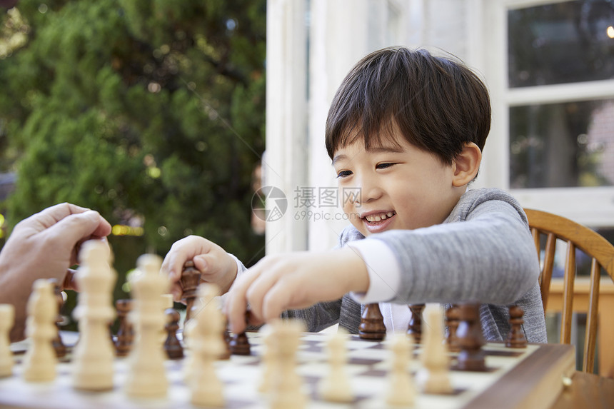 同心的韩国人表示祖父孙子象棋图片