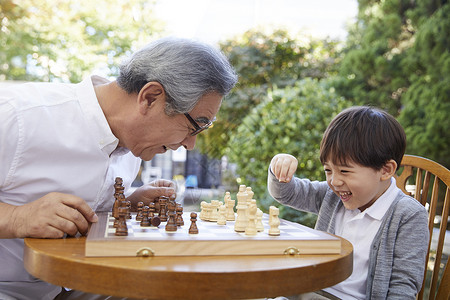 树游戏亚洲人祖父孙子象棋背景图片