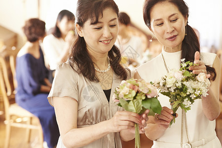 女孩主妇轻松插花课图片