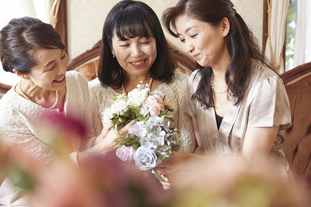 女开花奢侈插花课图片