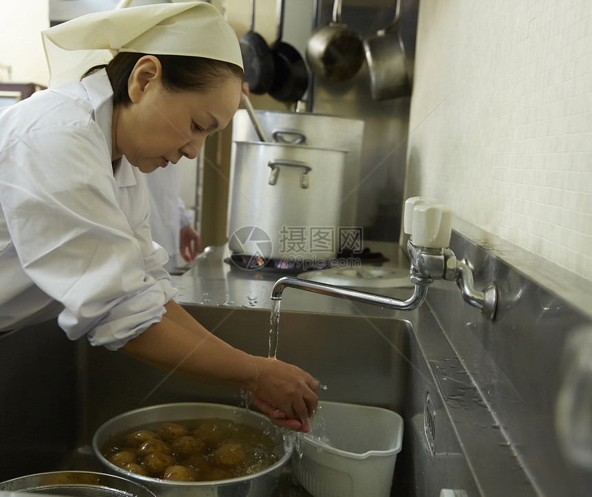 建造兼职者五十多岁午餐做饭图片