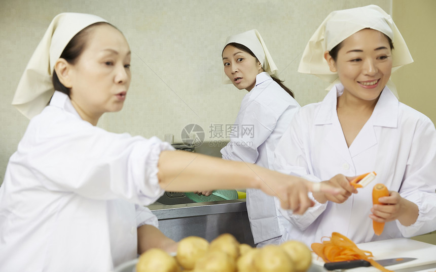 亚洲人建造工作午餐做饭图片