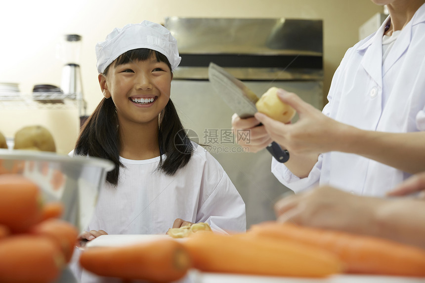 快乐生产剪小学午餐图片