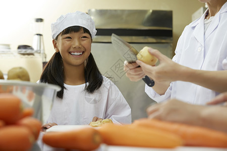 快乐生产剪小学午餐图片