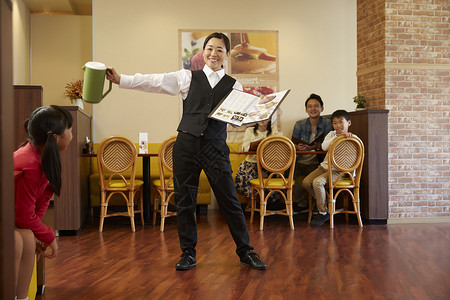 职业餐厅脚家庭餐馆的售货员图片