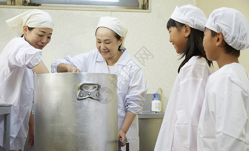 有趣中场休息小学生午餐做饭图片