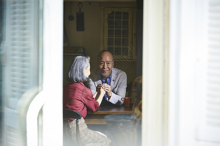 生活资料胸像男人们资深夫妇茶时间图片