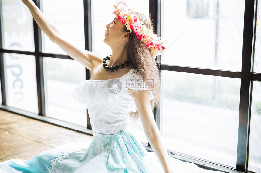 夏威夷教训室内草裙舞者舞蹈图片