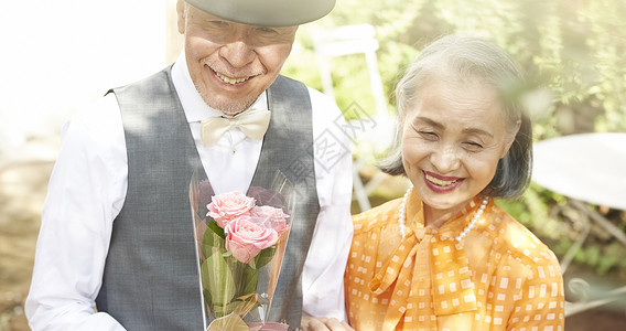 老年夫妻的浪漫生活图片