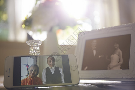 手机里的夫妻结婚照图片