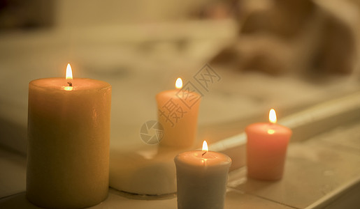 火焰舒服火优雅的沐浴时间生产蜡烛图片
