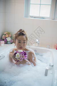 女调味人类女人享受洗澡时间图片