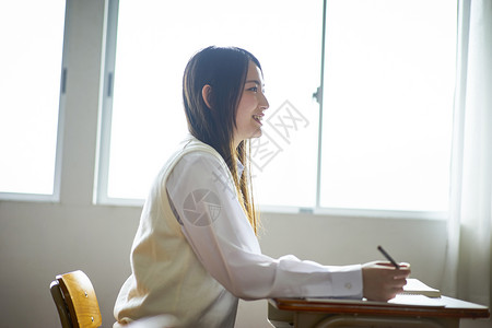 教训坐着课程学生在教室里学习图片