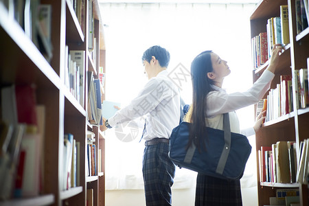 男生房屋爱情图书馆里的学生图片