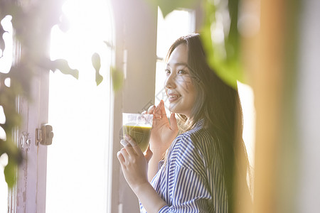 模特生活模型喝冰沙的女人图片