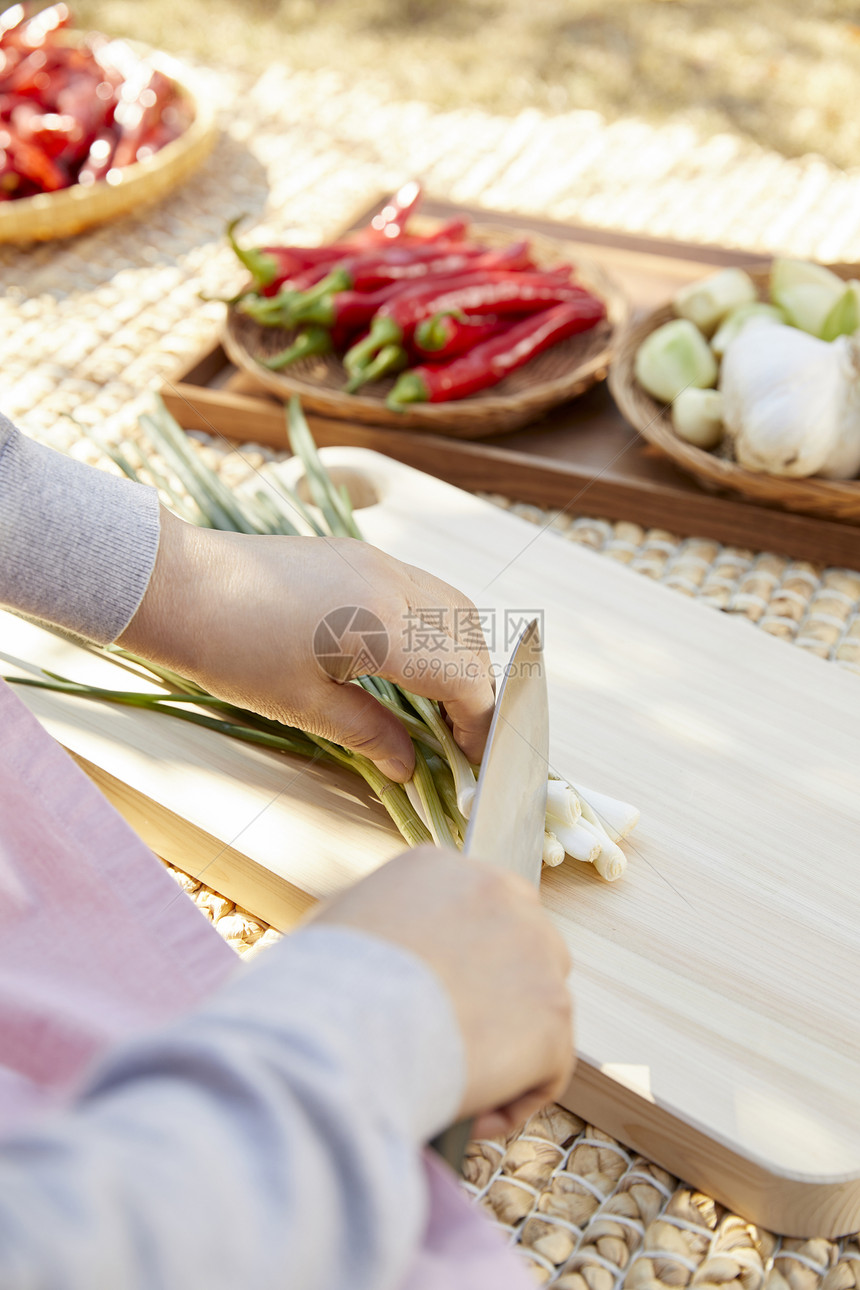 切菜备菜准备烹饪食材图片