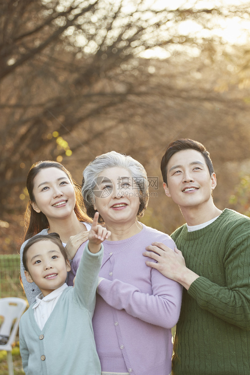 祖孙三代幸福家庭图片
