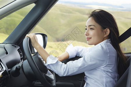 30多岁车女强人商务旅行驾驶职业女图片