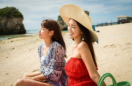 感觉好海打碎在冲绳旅行的妇女图片