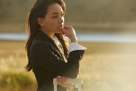 晚上酷漂亮女人图片