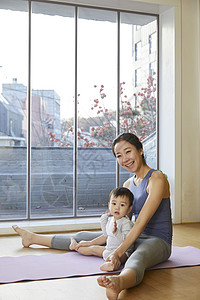 亚洲人爪子赤脚妈妈儿子婴儿运动韩语图片