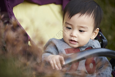 好奇心生活可爱婴儿韩国人背景图片