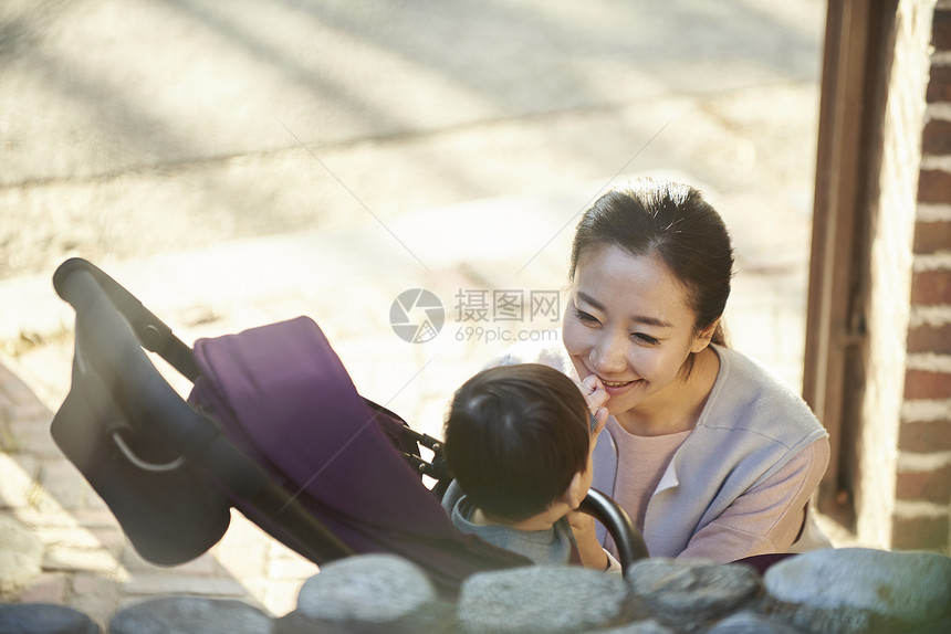 快乐半身像小孩母亲婴儿儿子韩国人图片