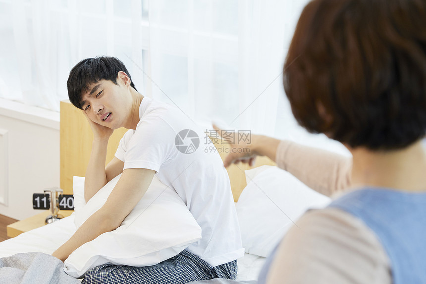 考试清醒清醒窗帘母亲儿子生活住房韩国人图片