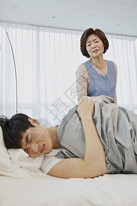 沉睡一个人的精神或气质毒蛇母亲儿子生活住房韩国人图片