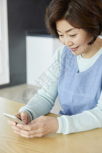 神谕非常小电话中年母亲家庭主妇活着韩国人图片
