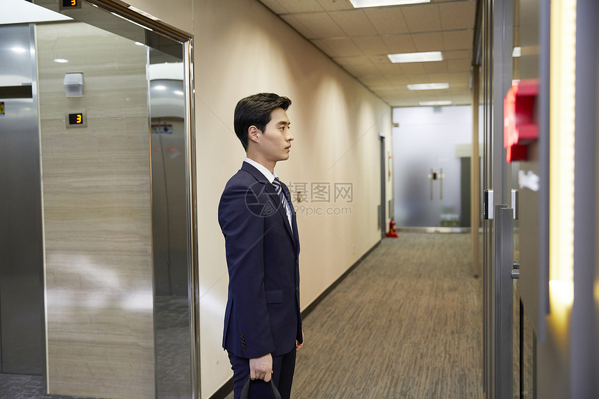 成年男子走廊青年商人办公室韩国人图片