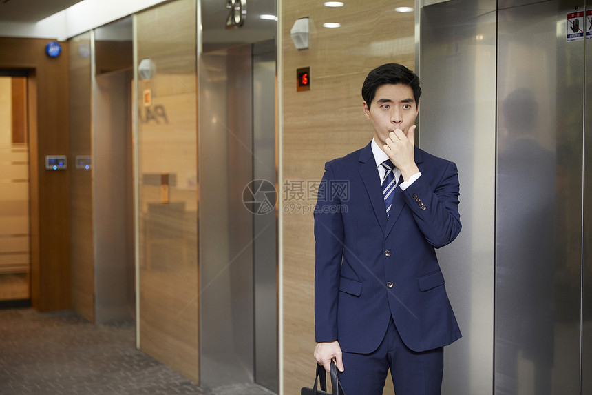 考试书包成年男子商人办公室韩国人图片