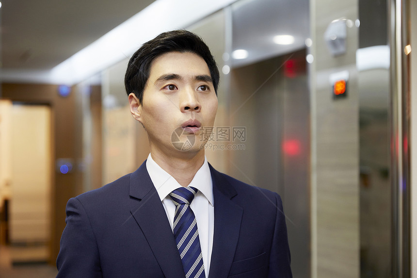 判断适合强烈的感情商人办公室韩国人图片
