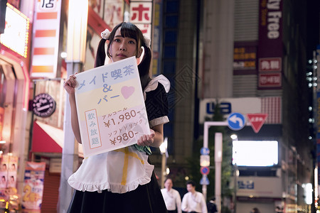 室外东京的女仆高清图片