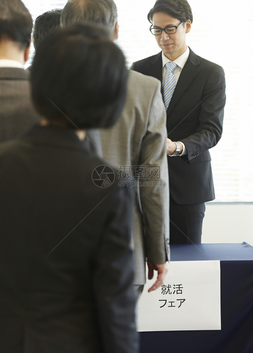 求职老年男女接待博览会图片