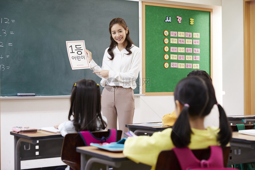 学校小学生老师讲课图片